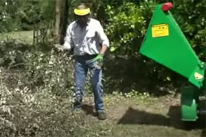 CMS100 Efficiently Removing Garden Waste